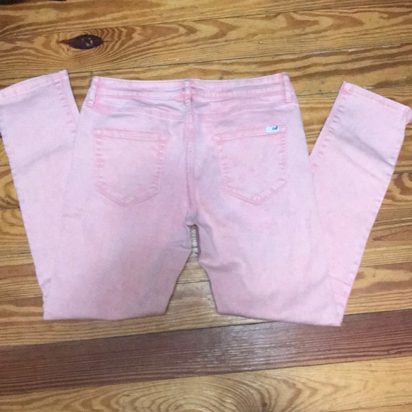 Chip & Pepper Skinny Capri 26 - Picture 2 of 5